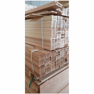 Estoque de madeira organizada para entrega